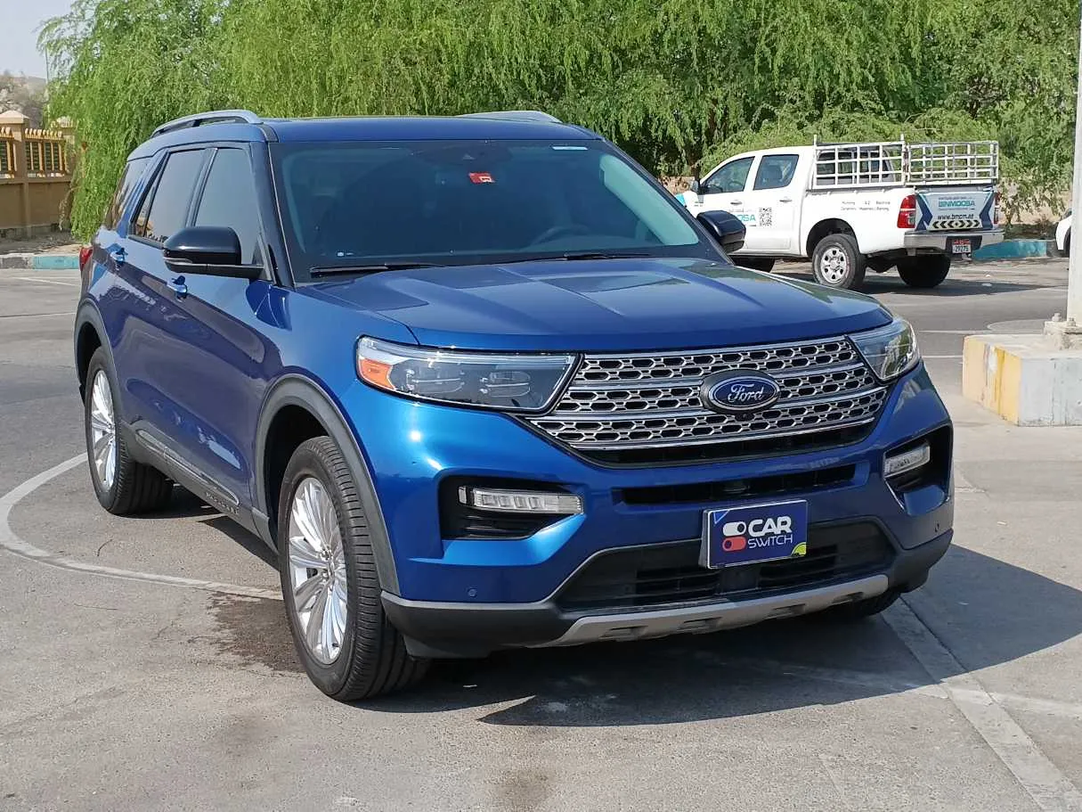 Car image 4