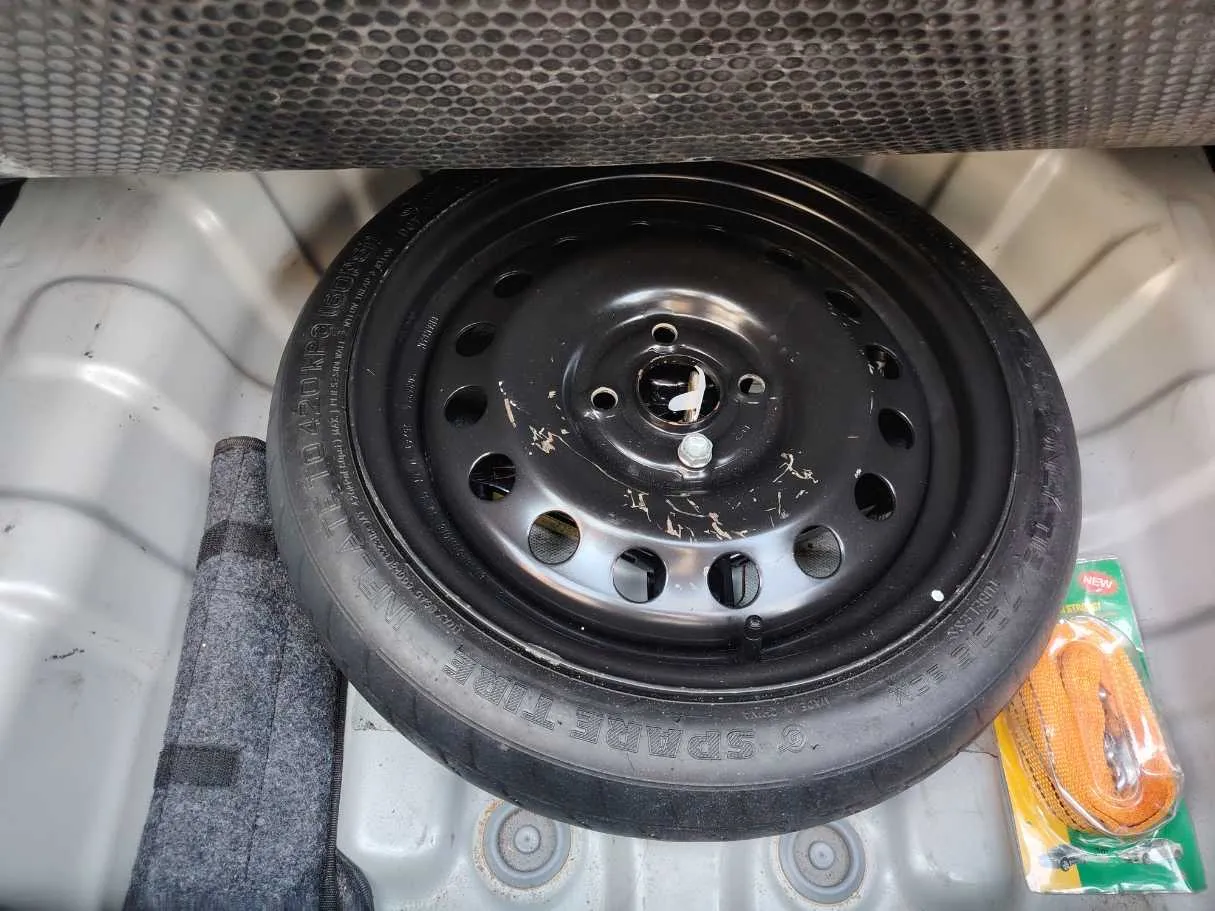 Car image 26