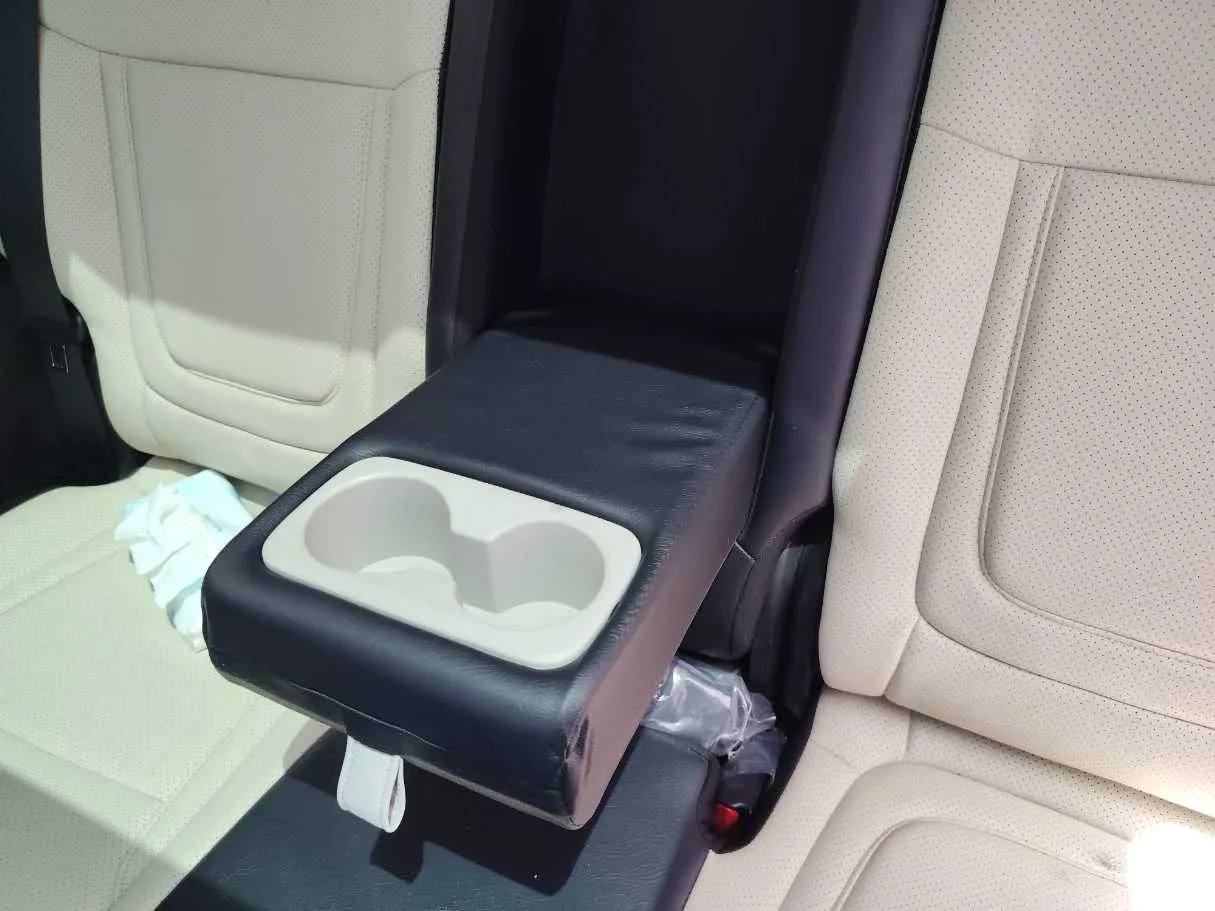 Car image 28