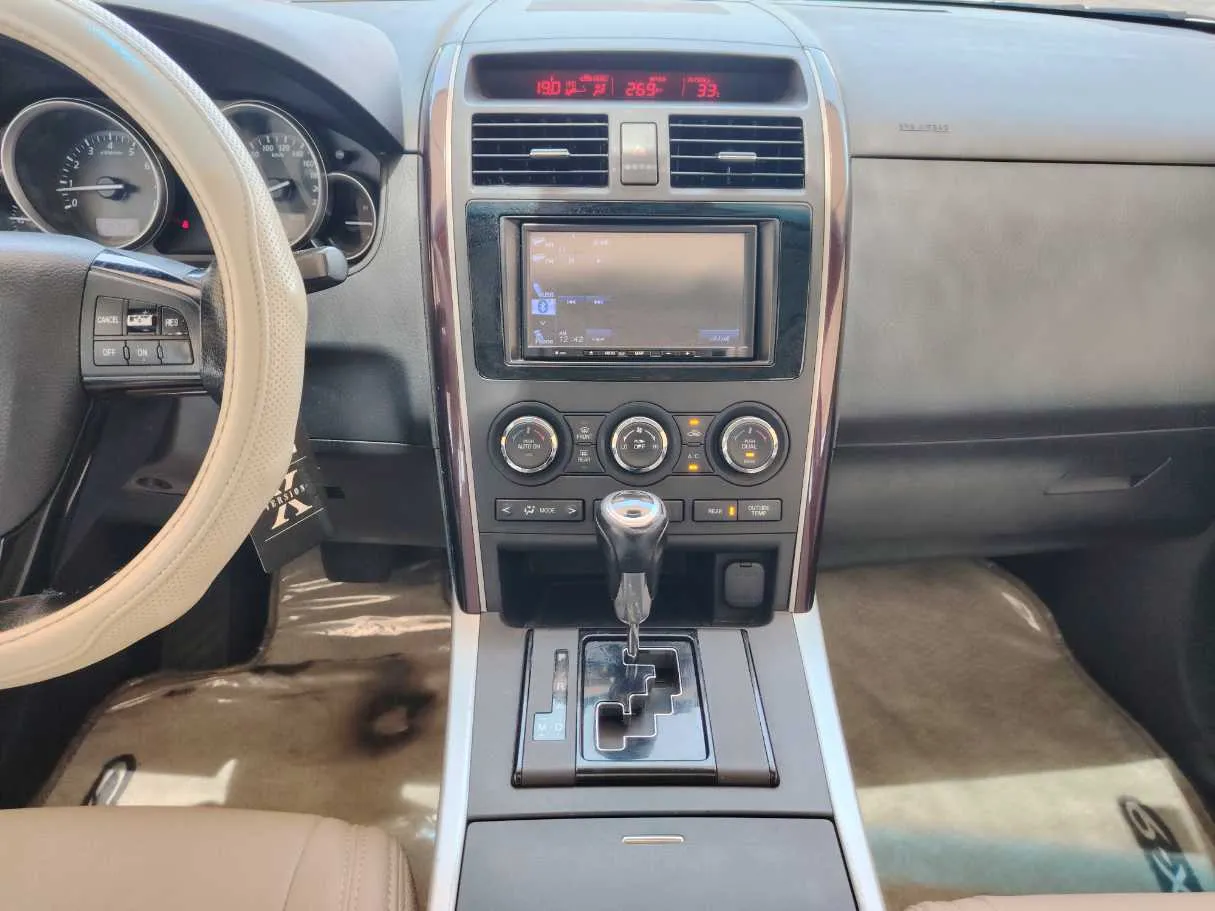 Car image 20