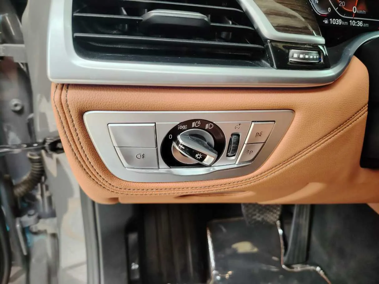 Car image 35