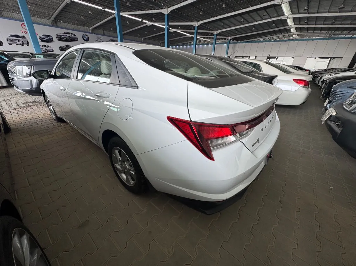 Car image 6