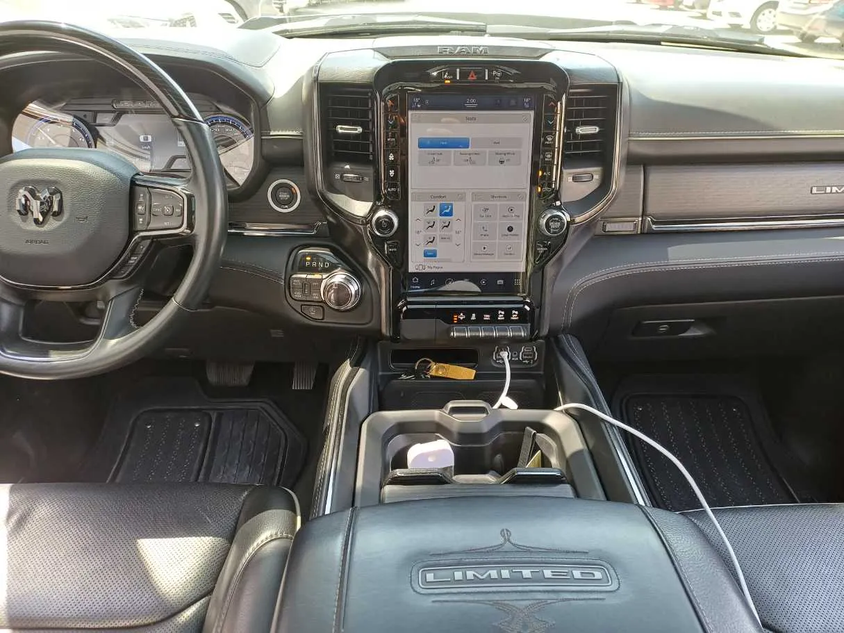 Car image 15