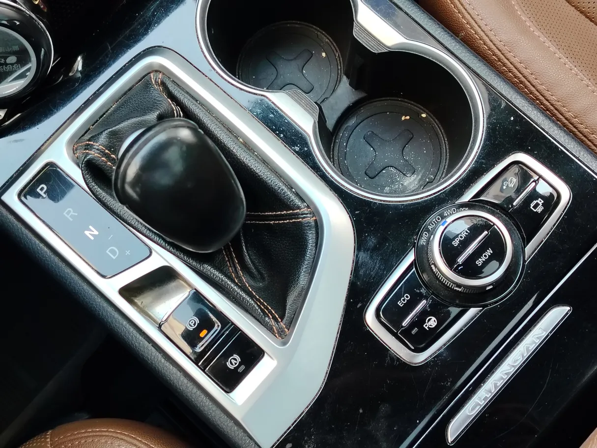 Car image 19