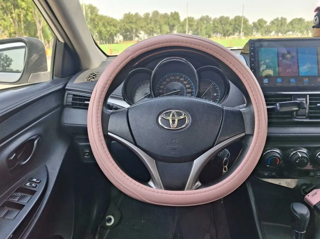 Car image 17