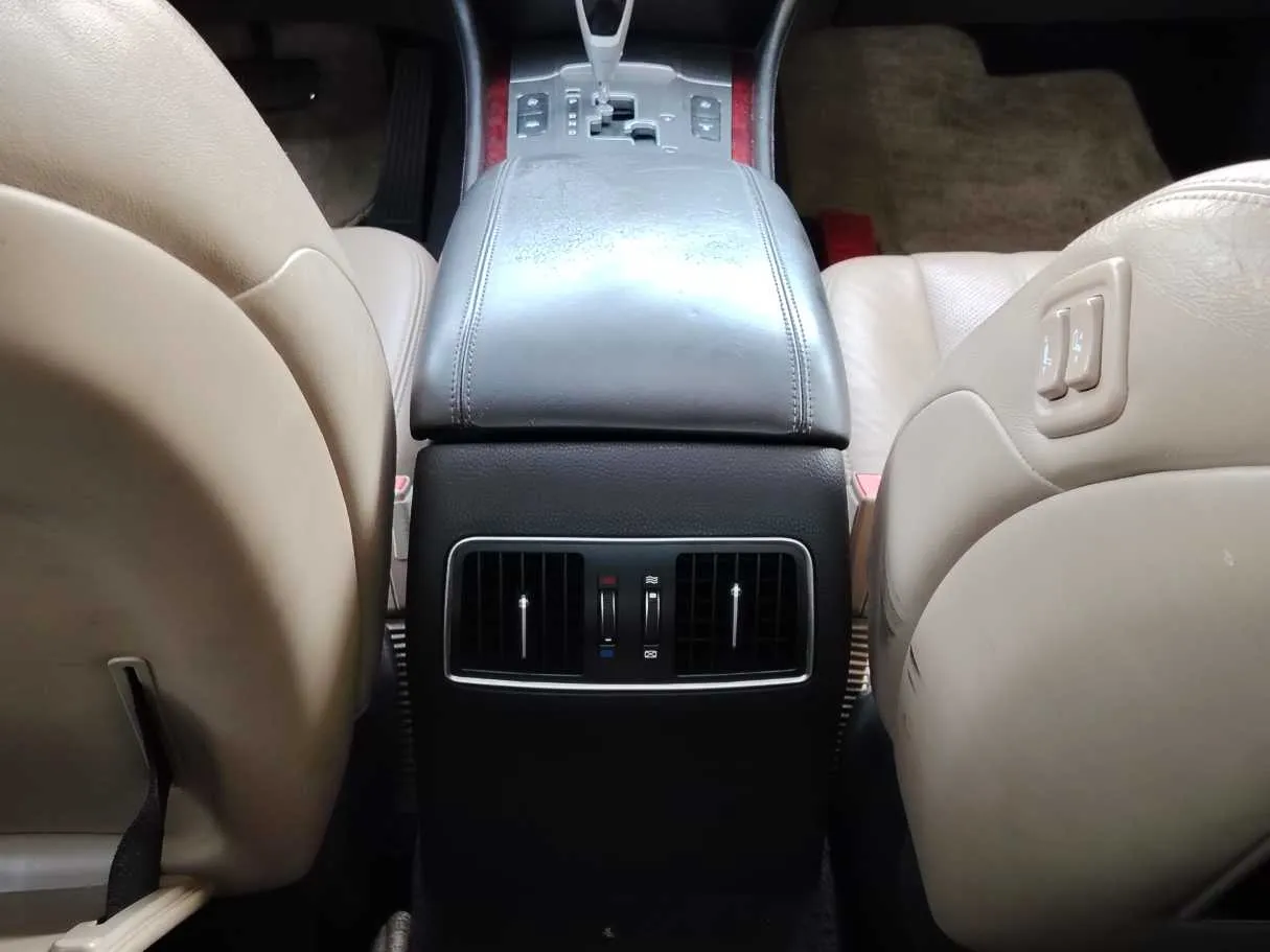 Car image 28