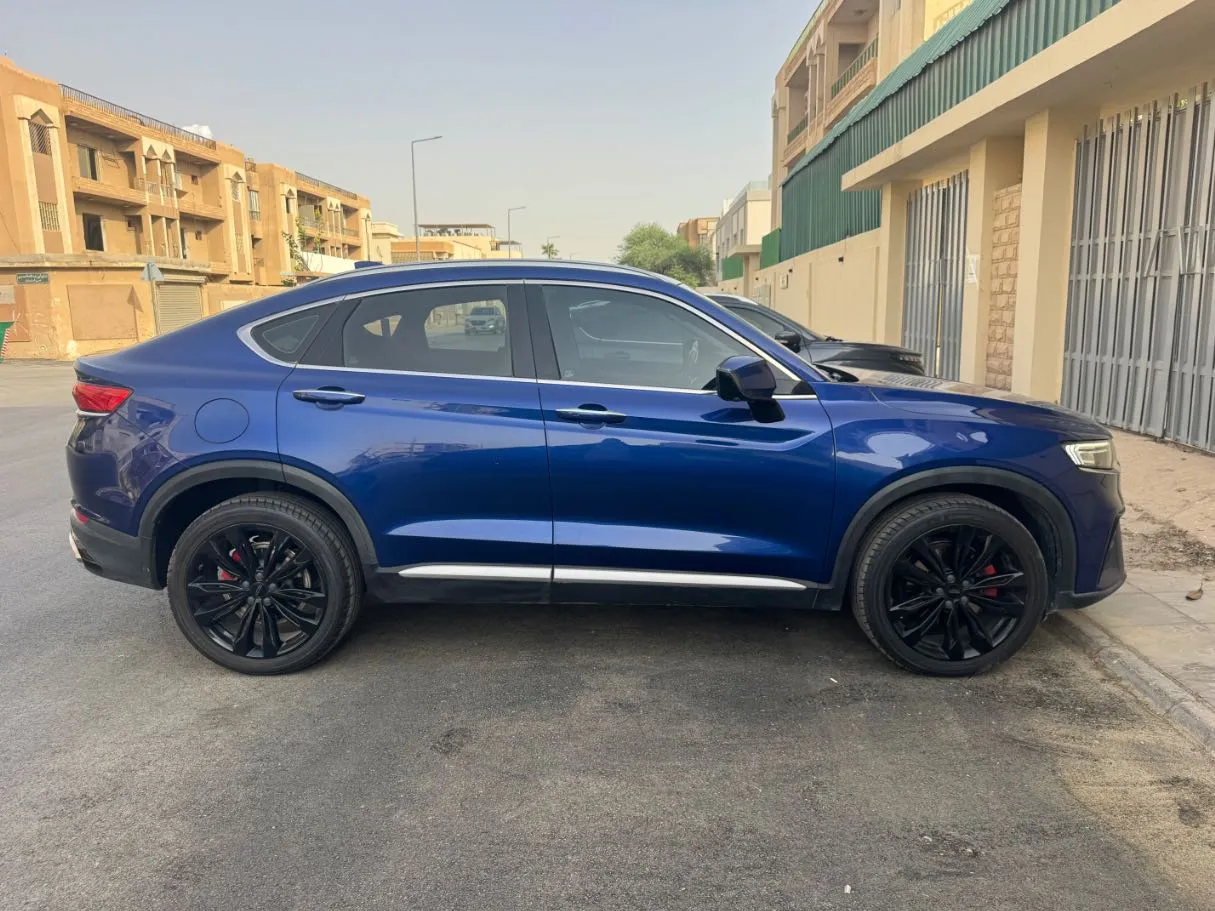Car image 4