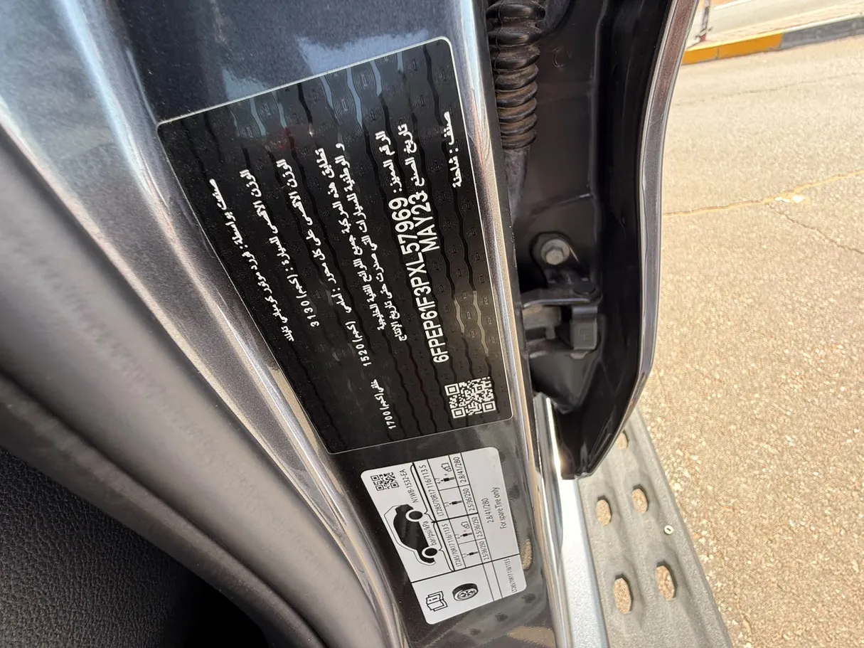 Car image 8