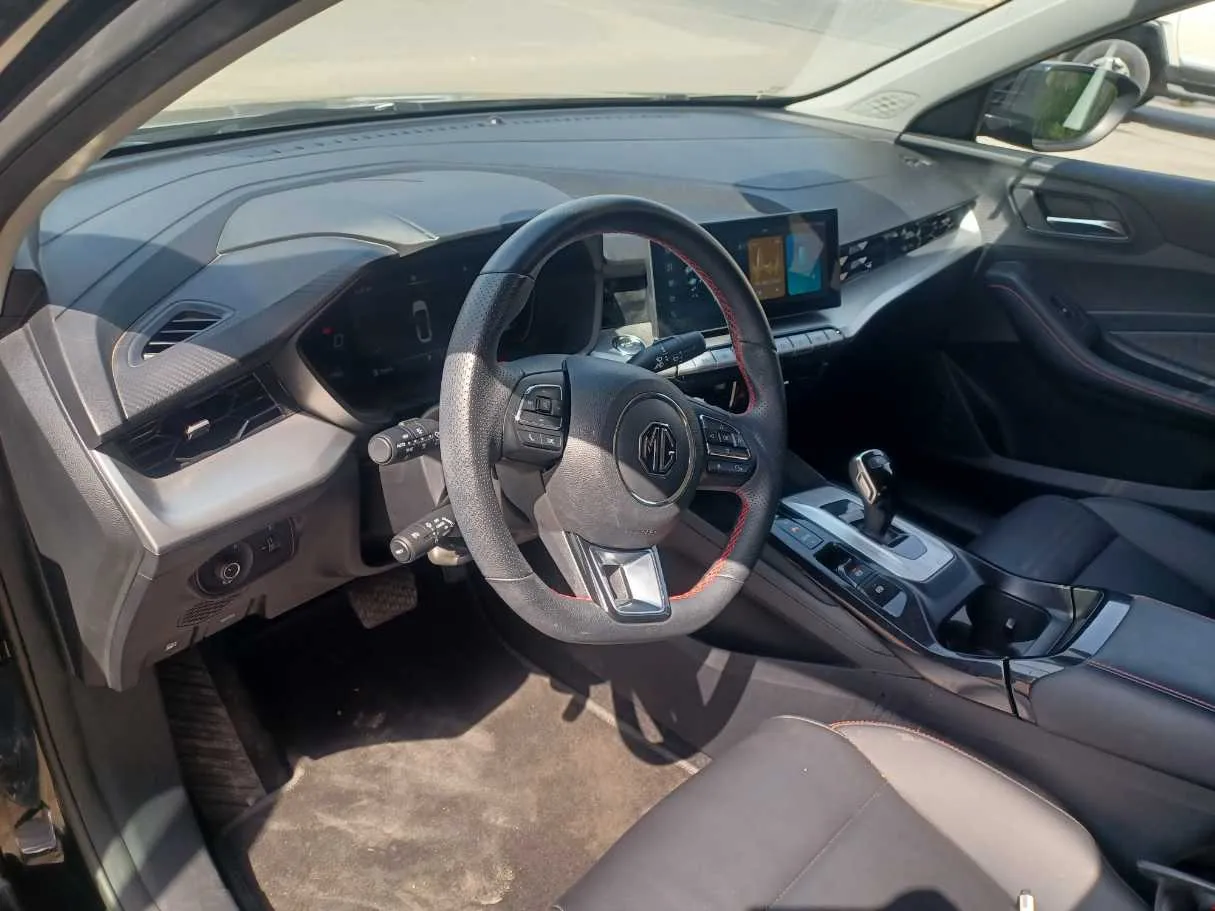 Car image 11