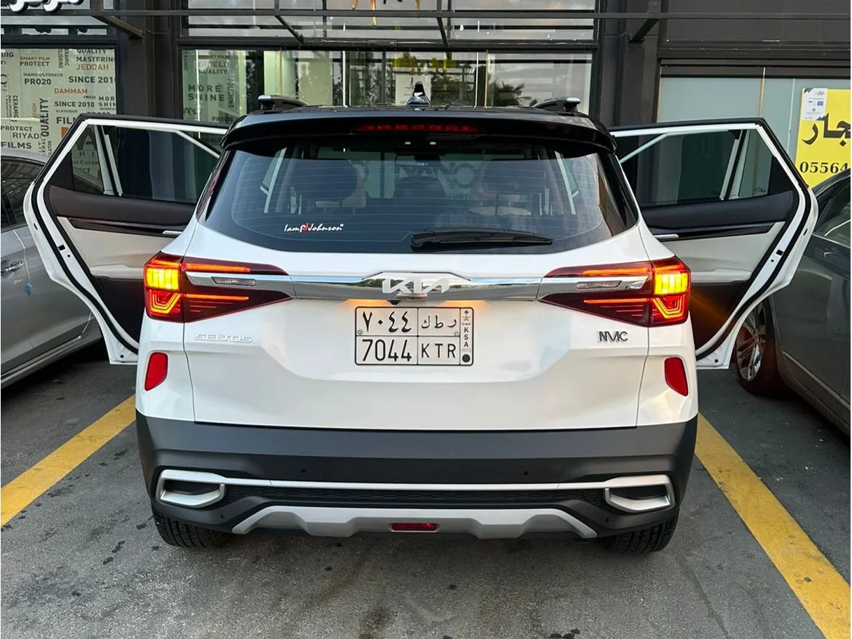 Car image 13