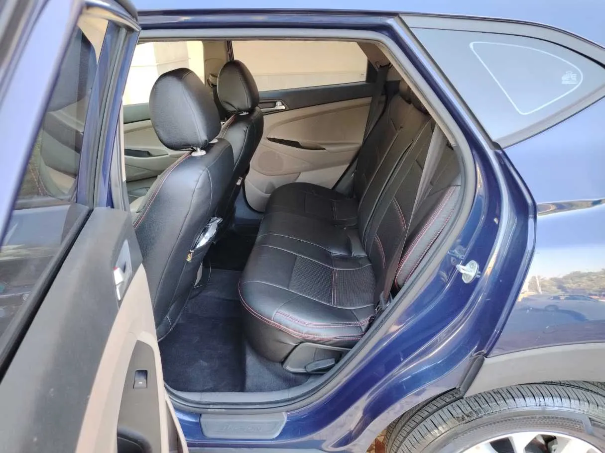 Car image 15