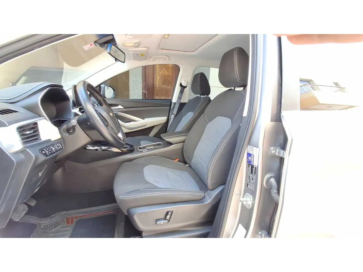 Car image 13
