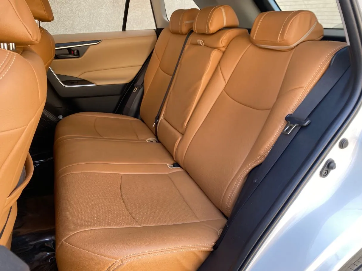 Car image 13