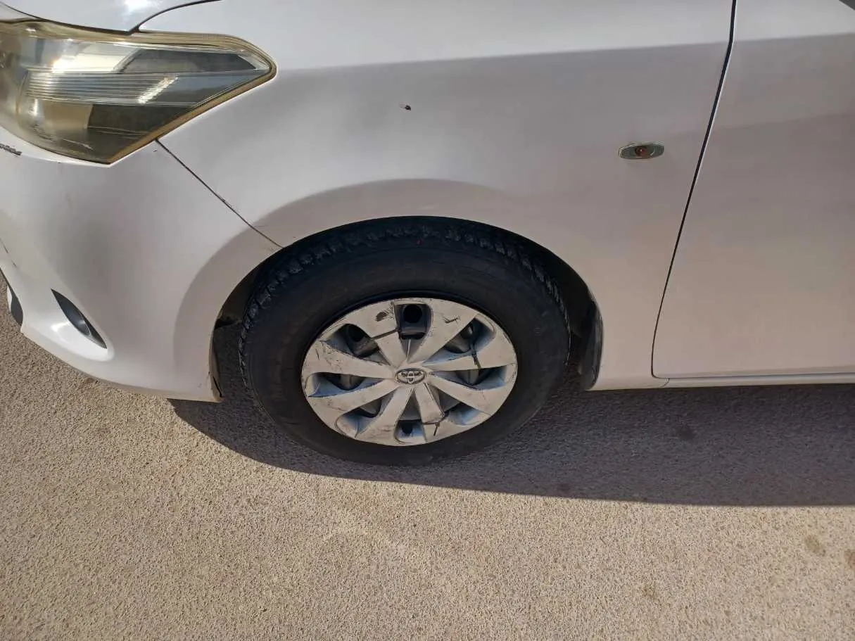 Car image 9