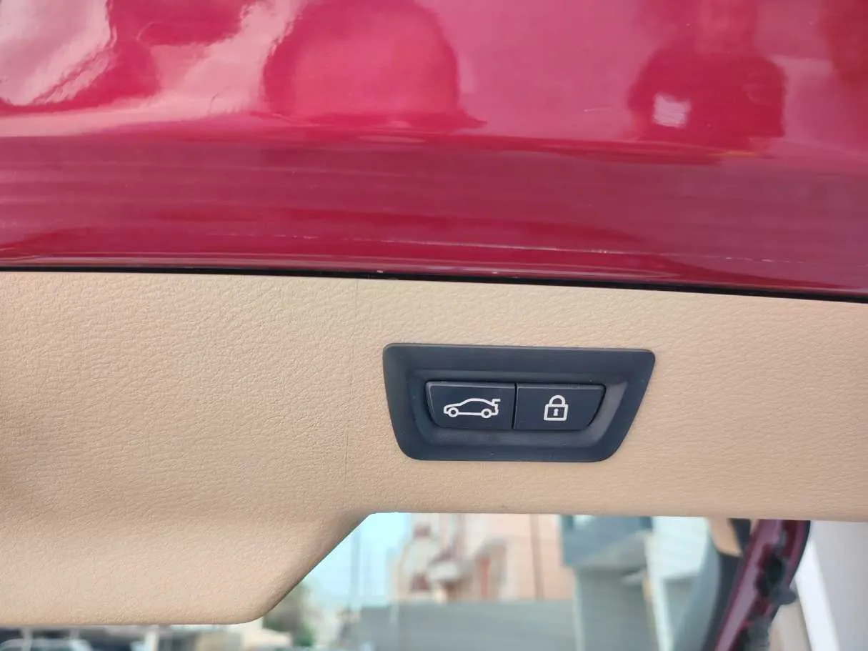 Car image 36