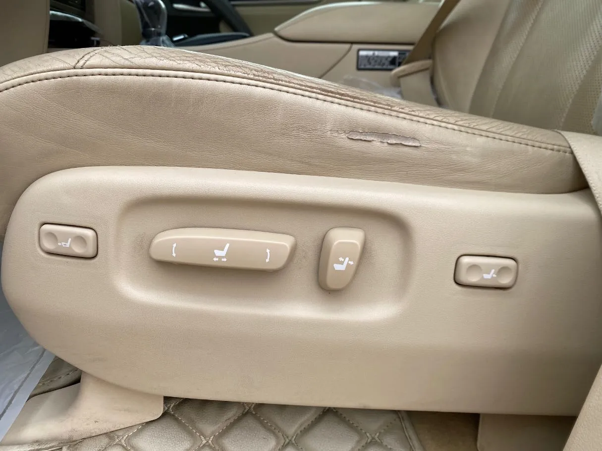 Car image 25