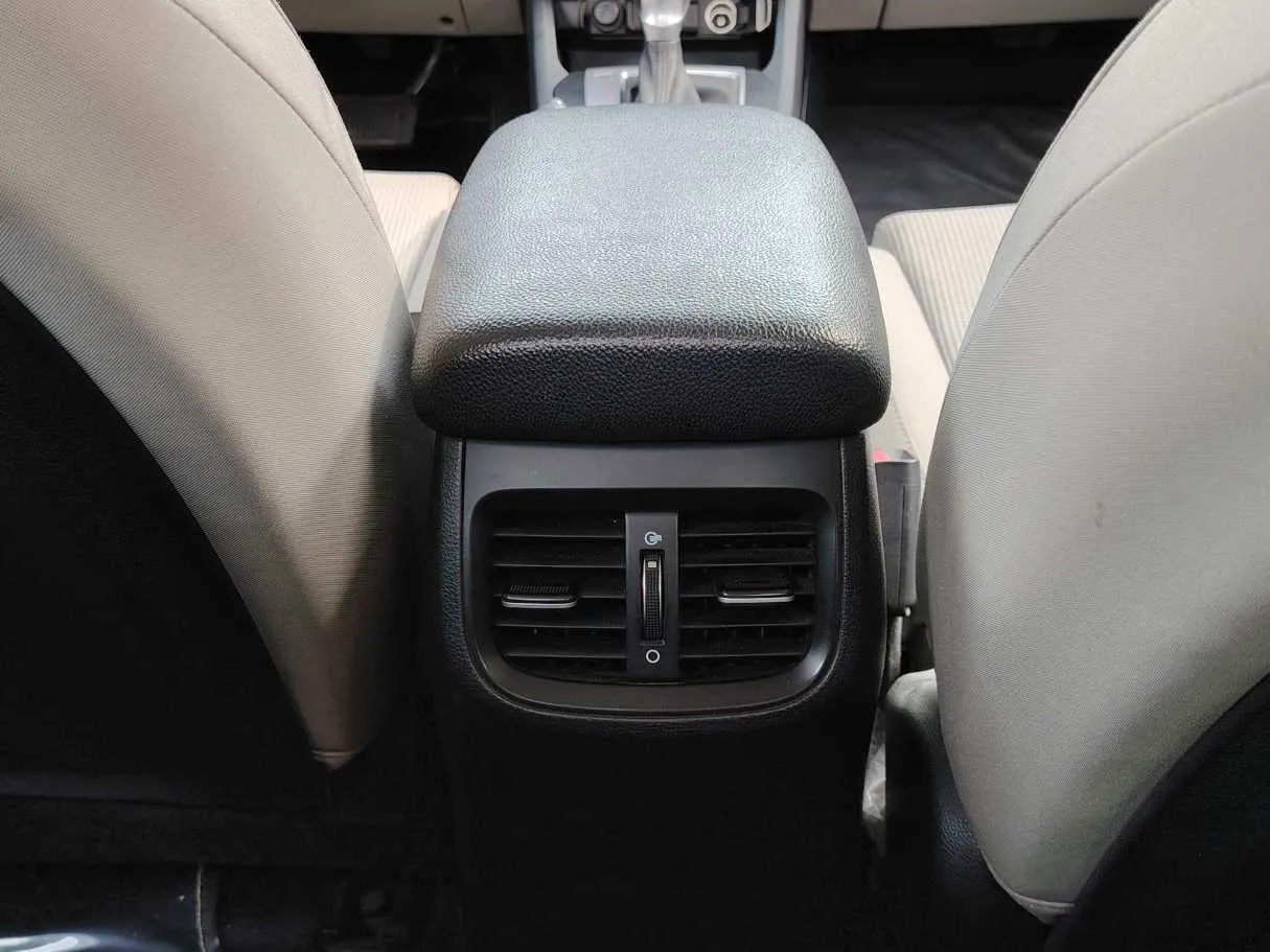 Car image 26