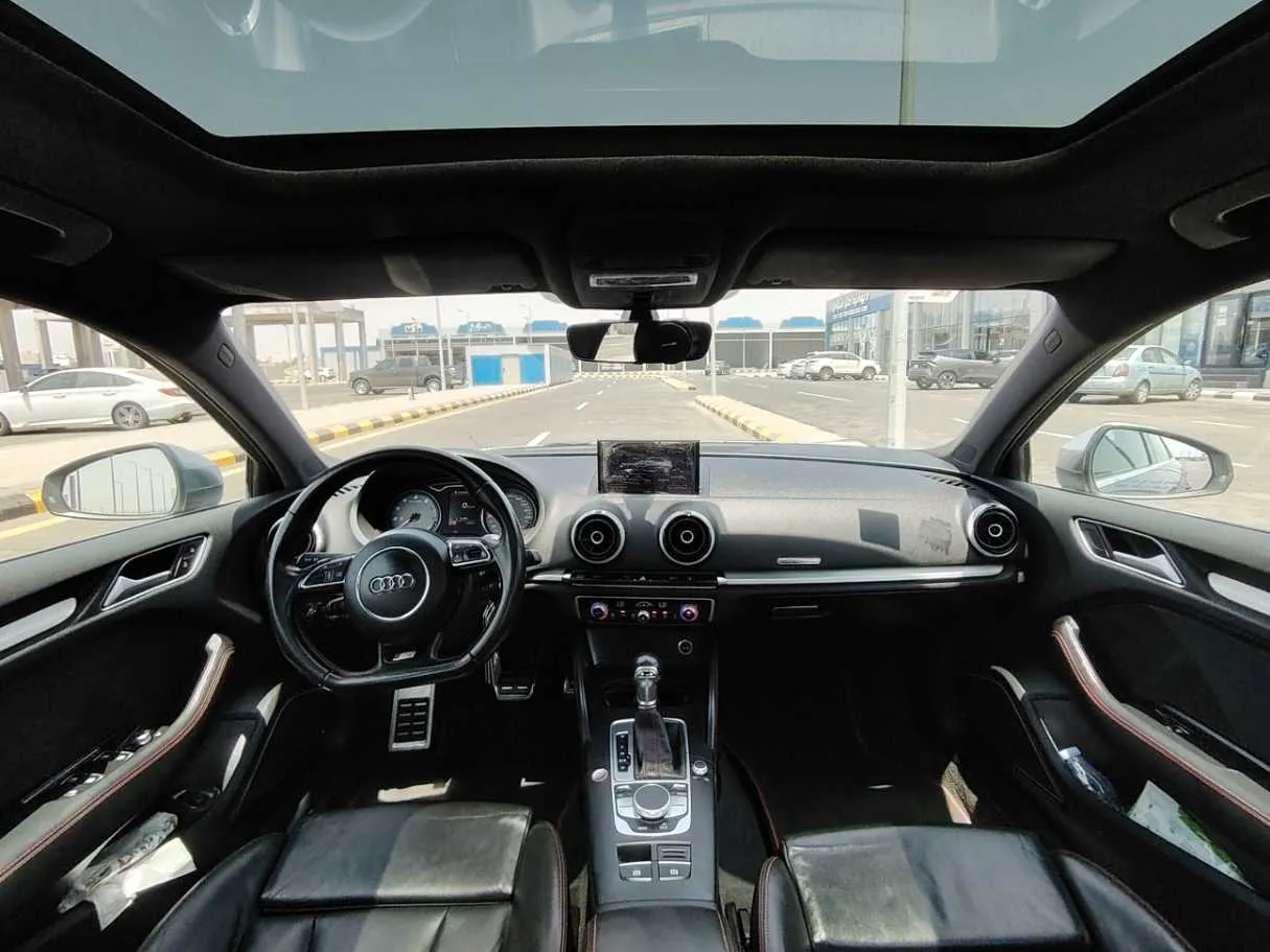 Car image 17