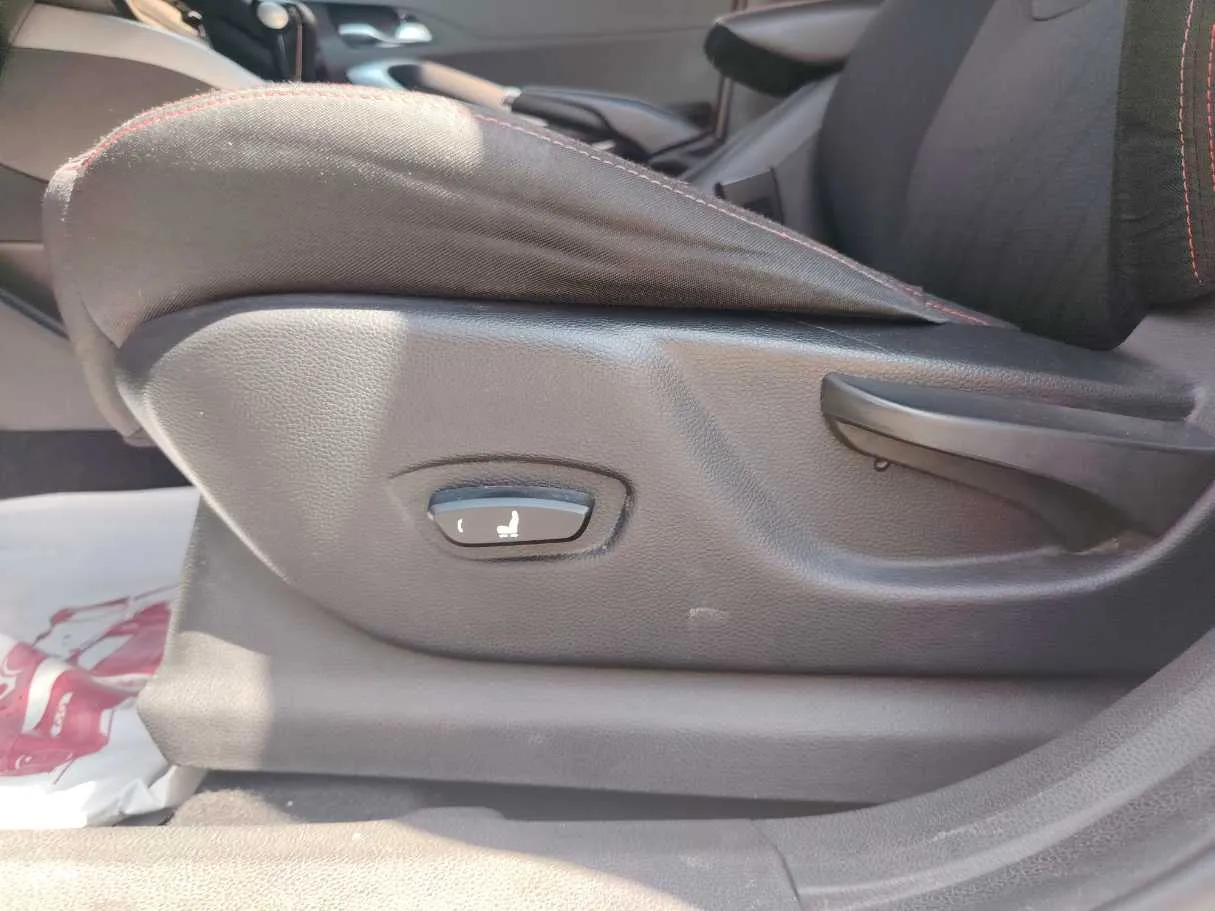 Car image 27