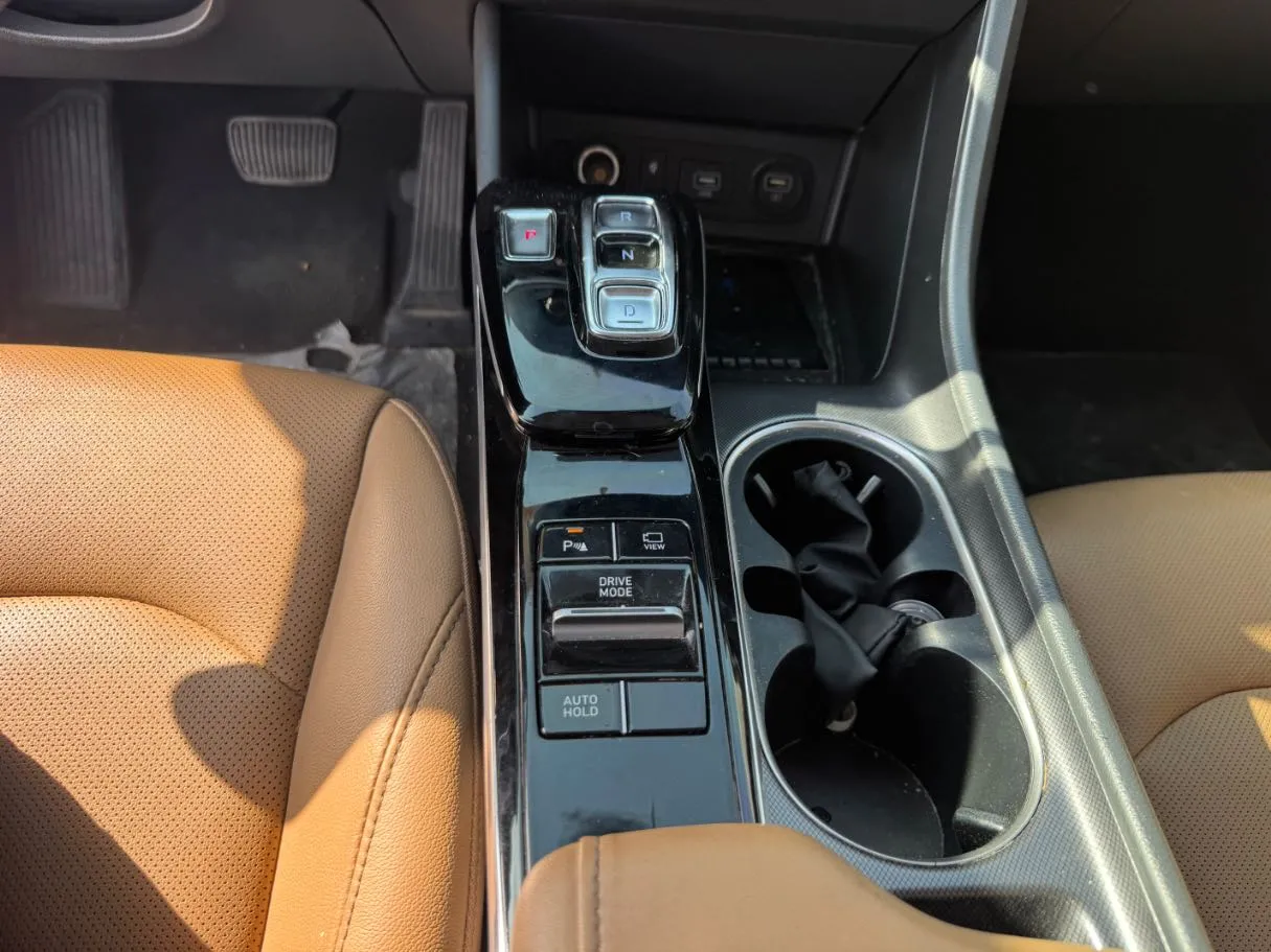 Car image 15