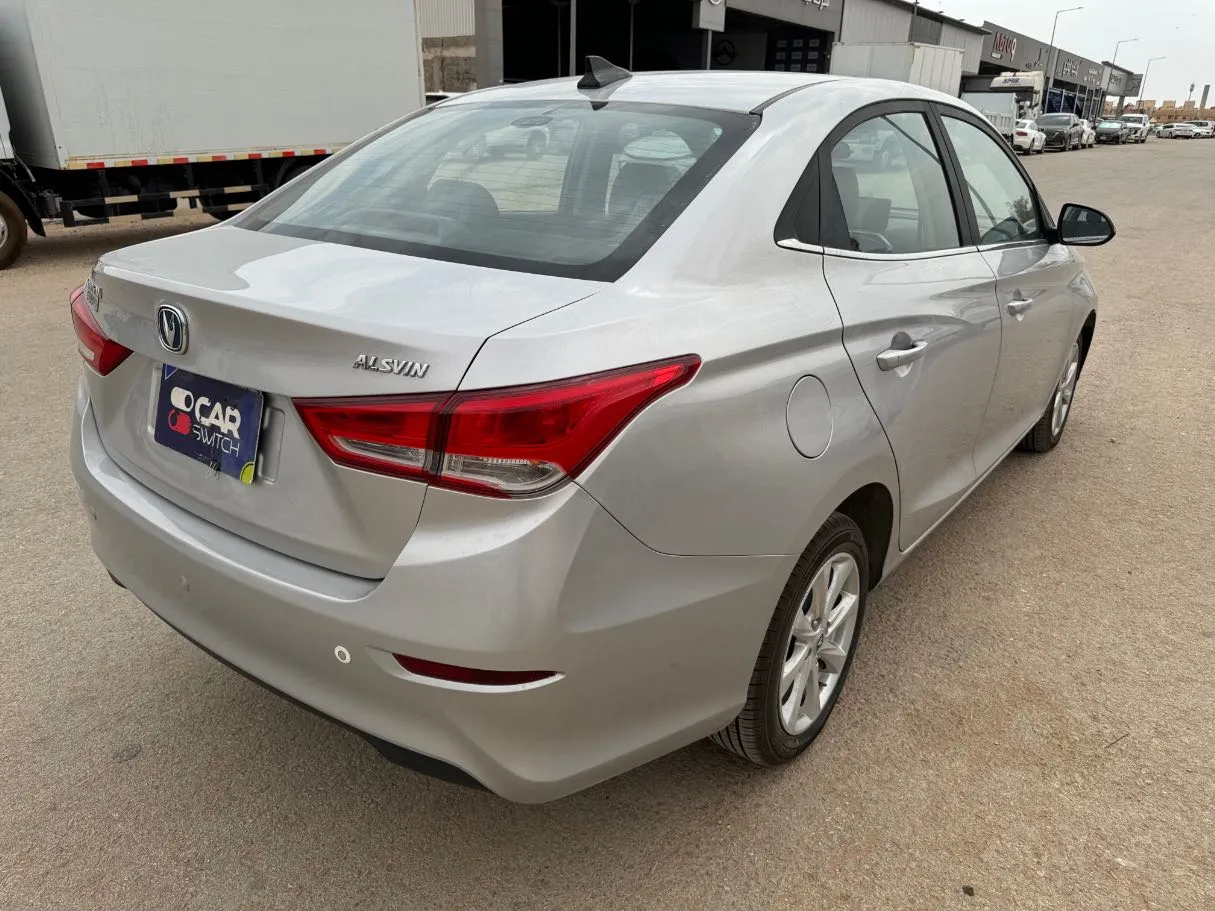 Car image 5