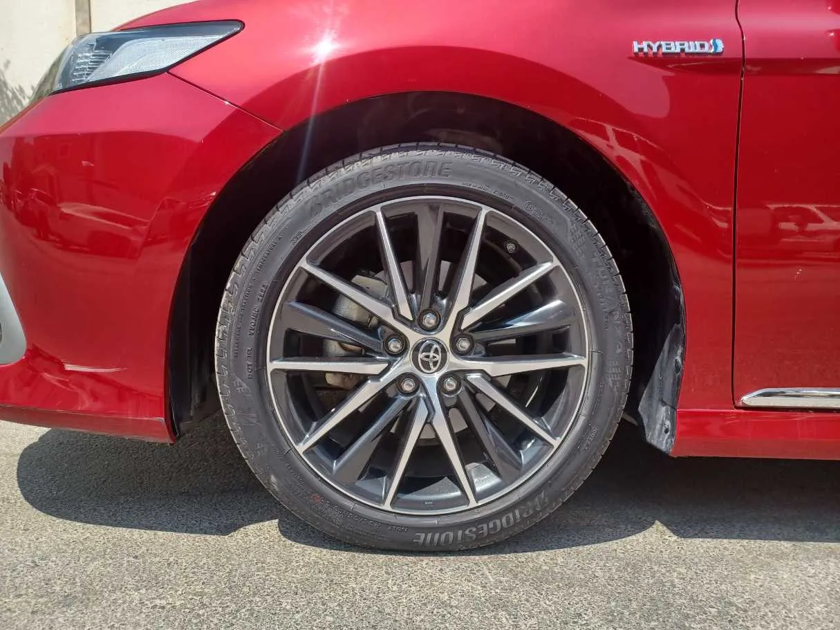 Car image 9