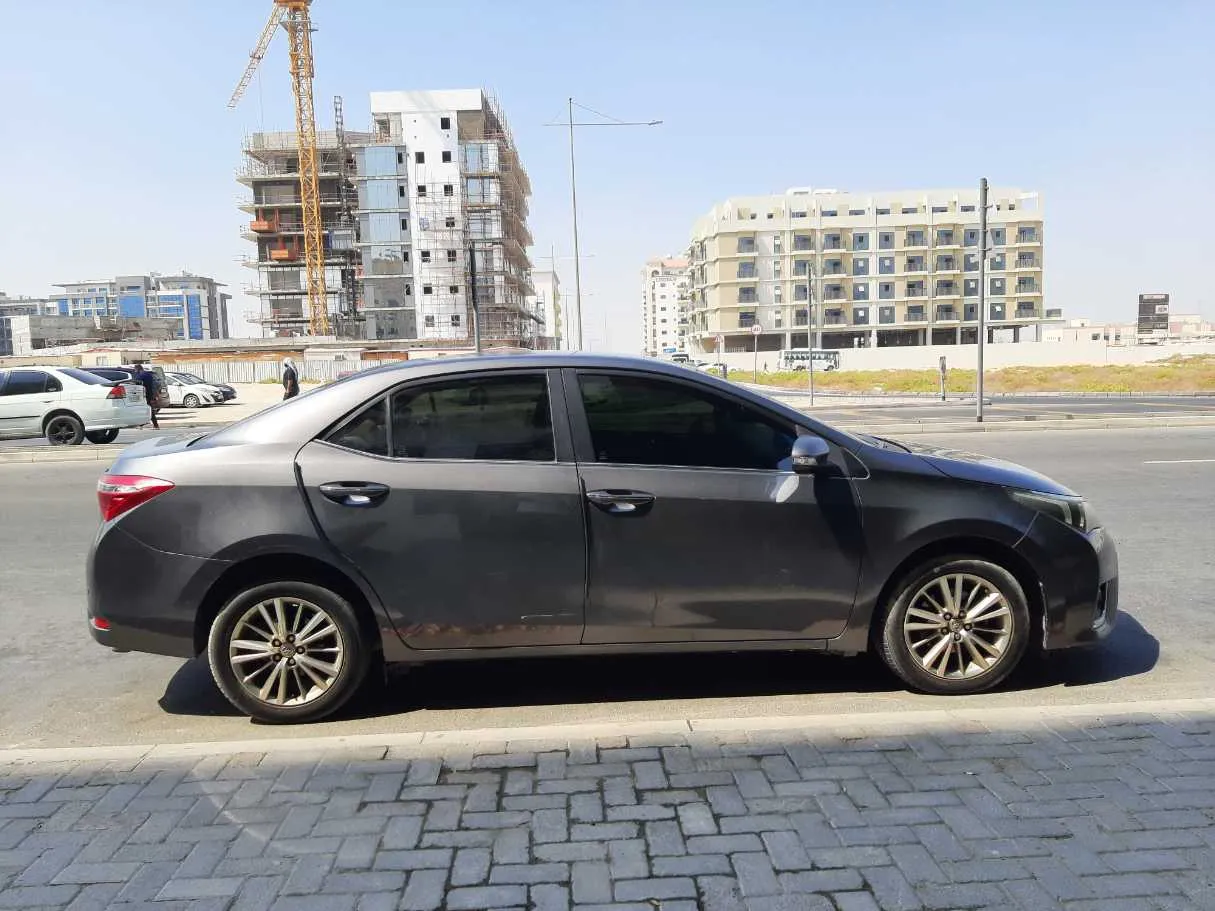 Car image 8