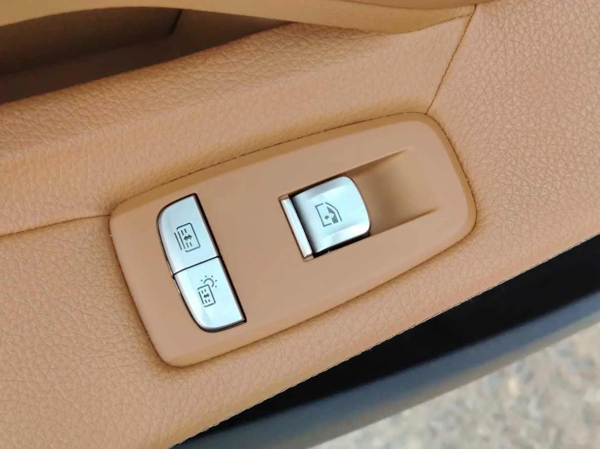Car image 38