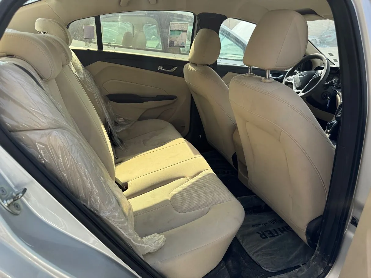 Car image 8