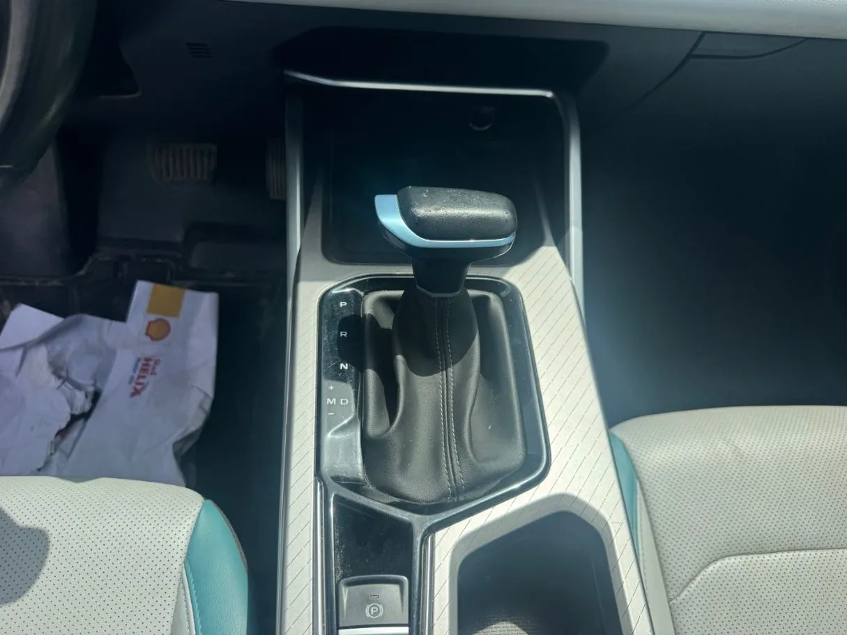 Car image 14