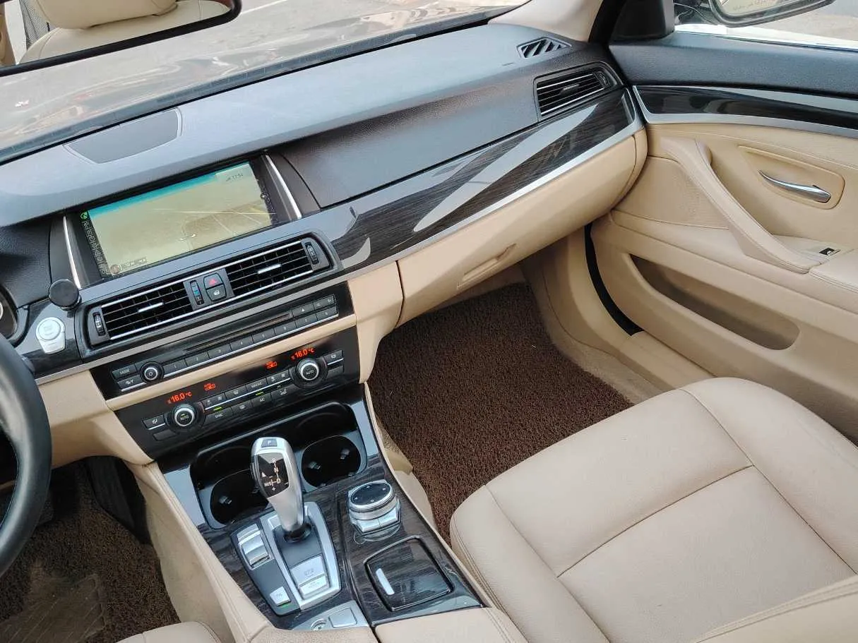 Car image 23