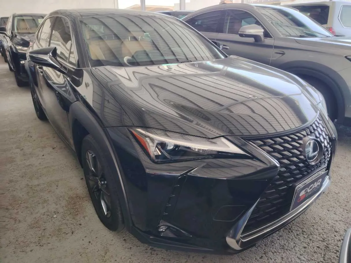 Car image 4