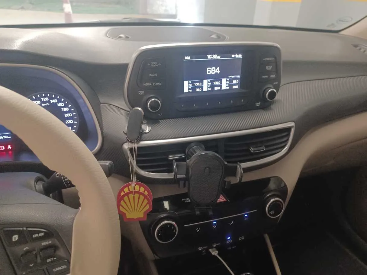 Car image 18