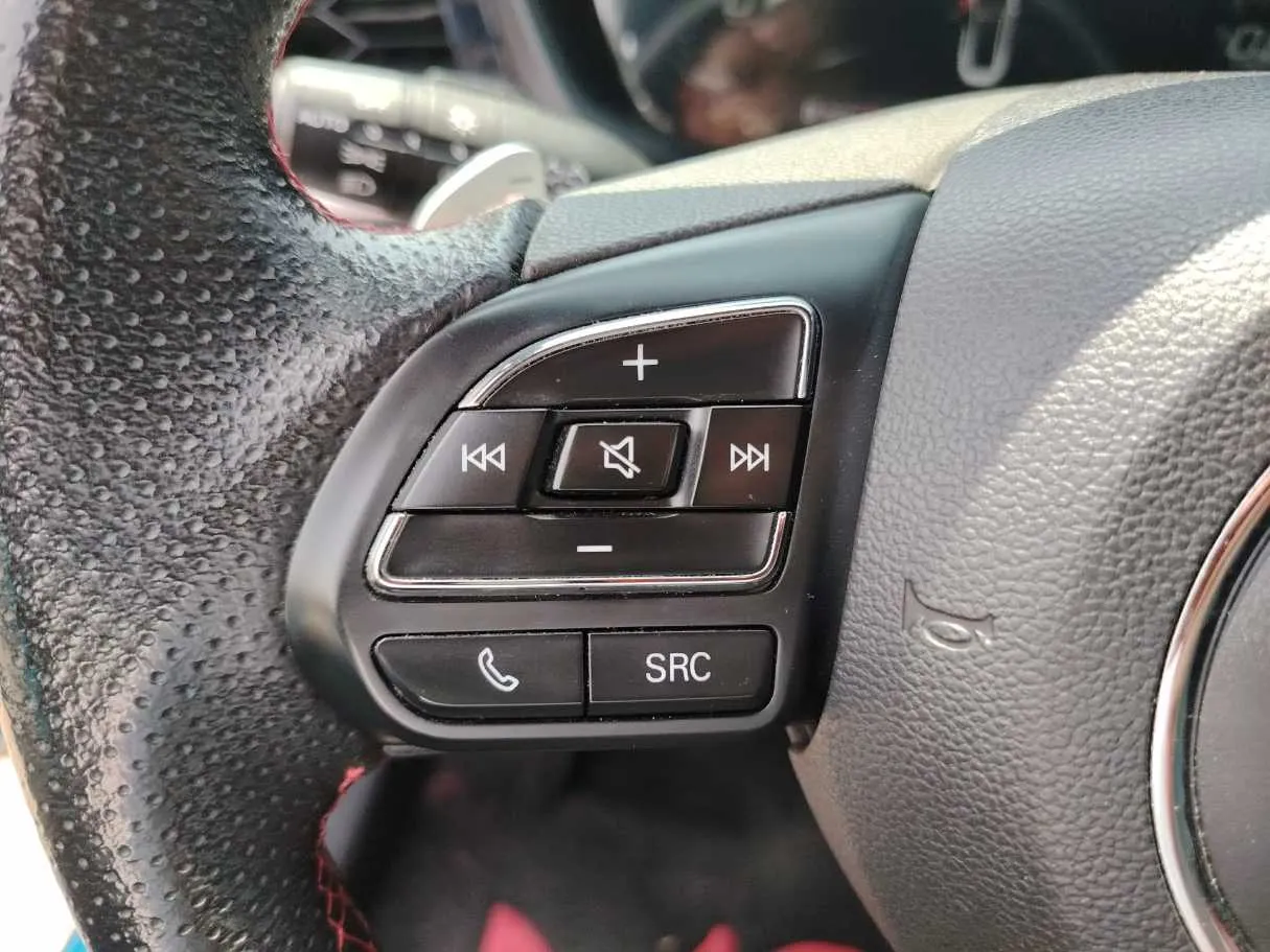 Car image 37