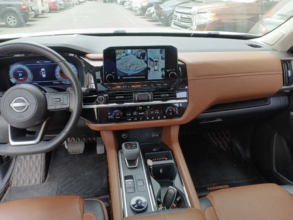 Car image 17