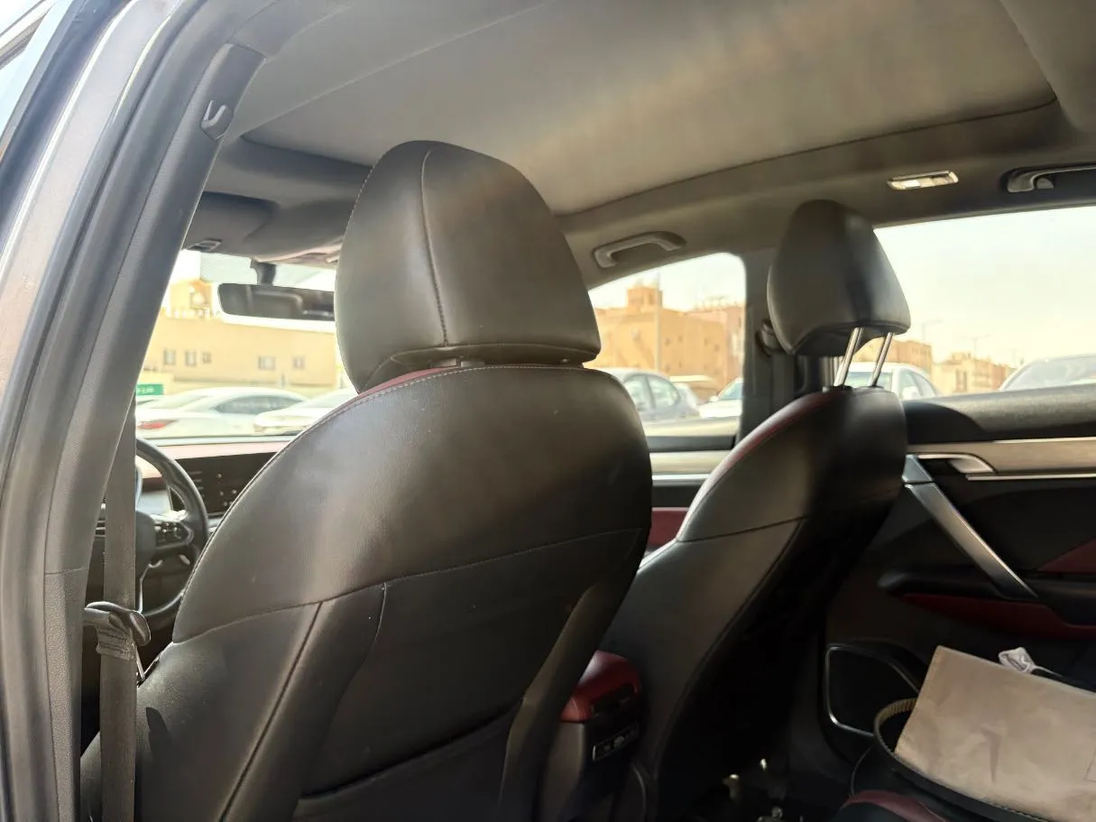 Car image 17