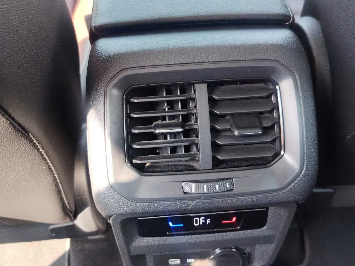 Car image 25