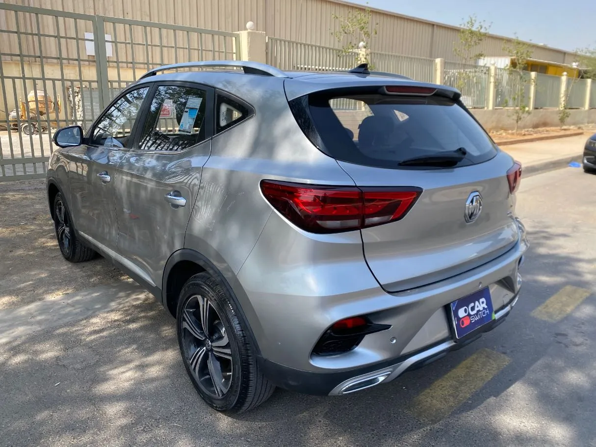 Car image 7