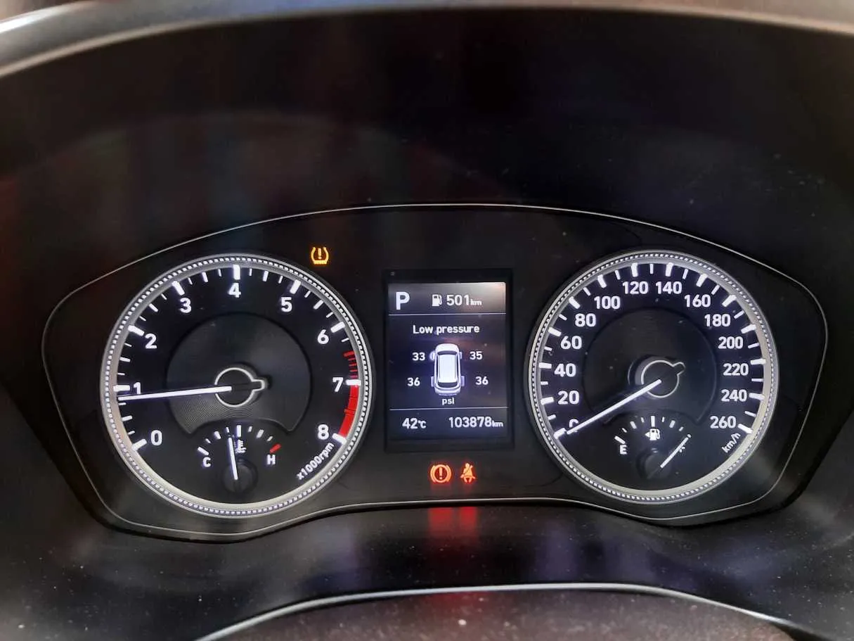 Car image 18