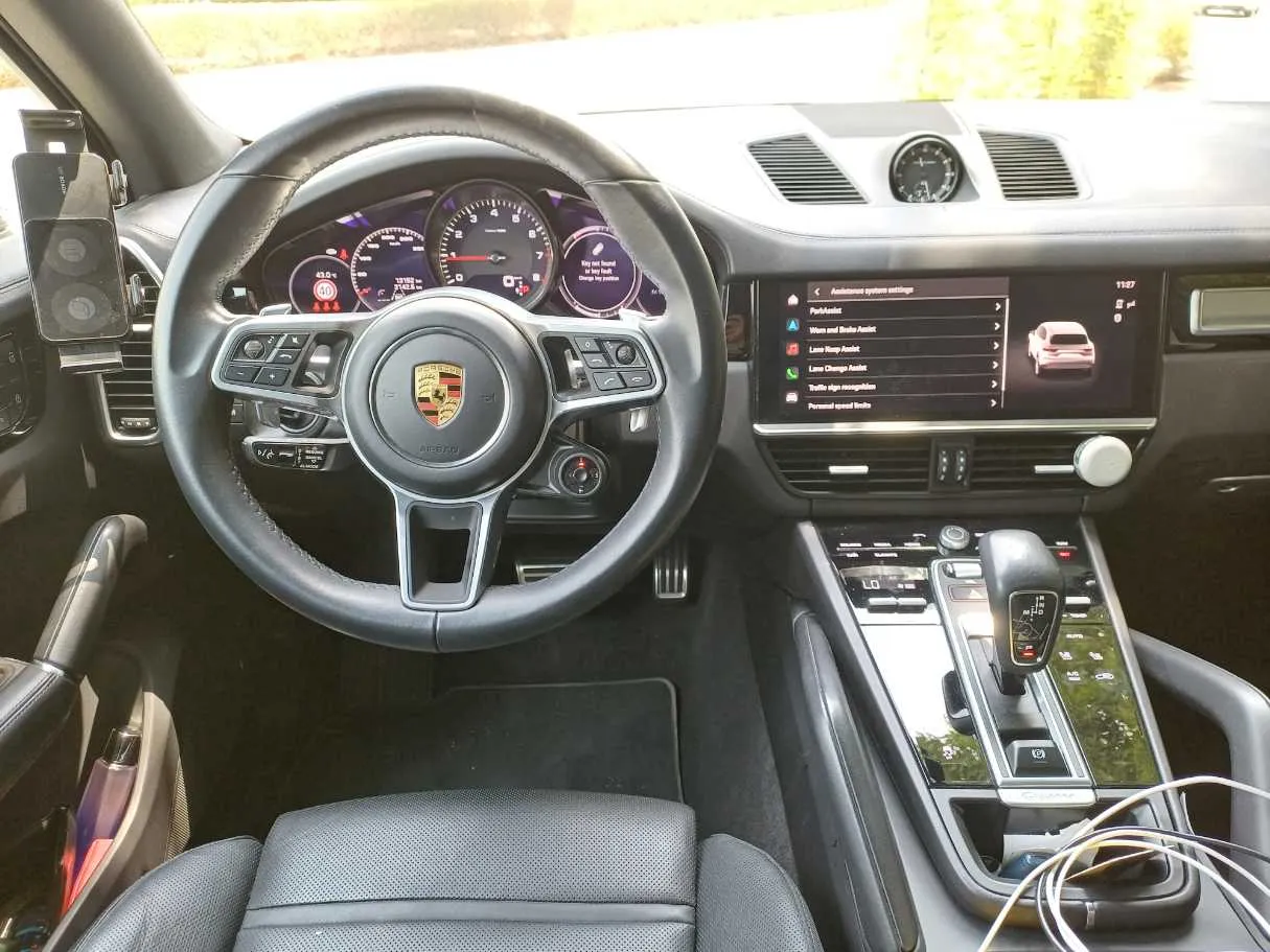 Car image 17