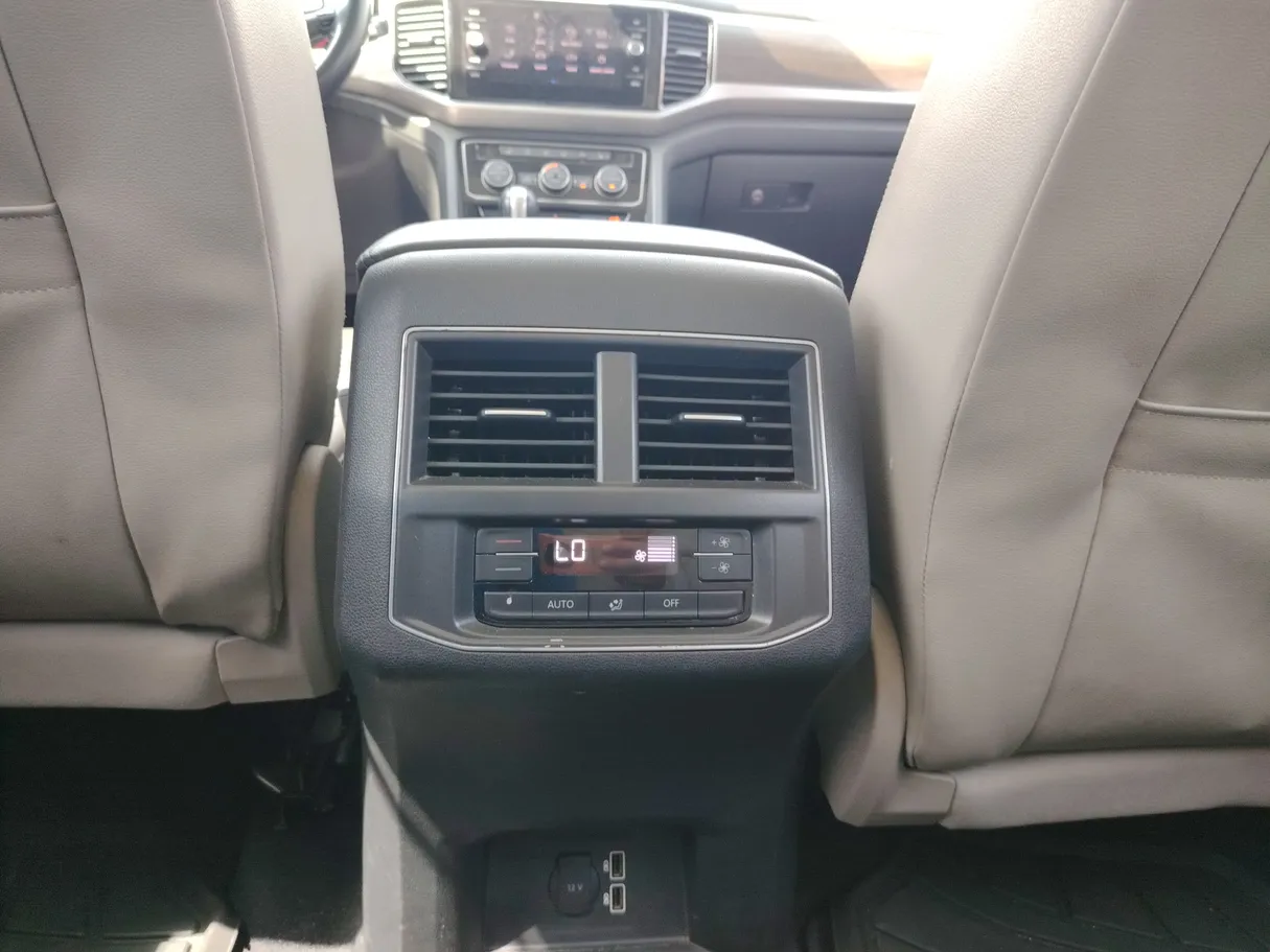 Car image 28