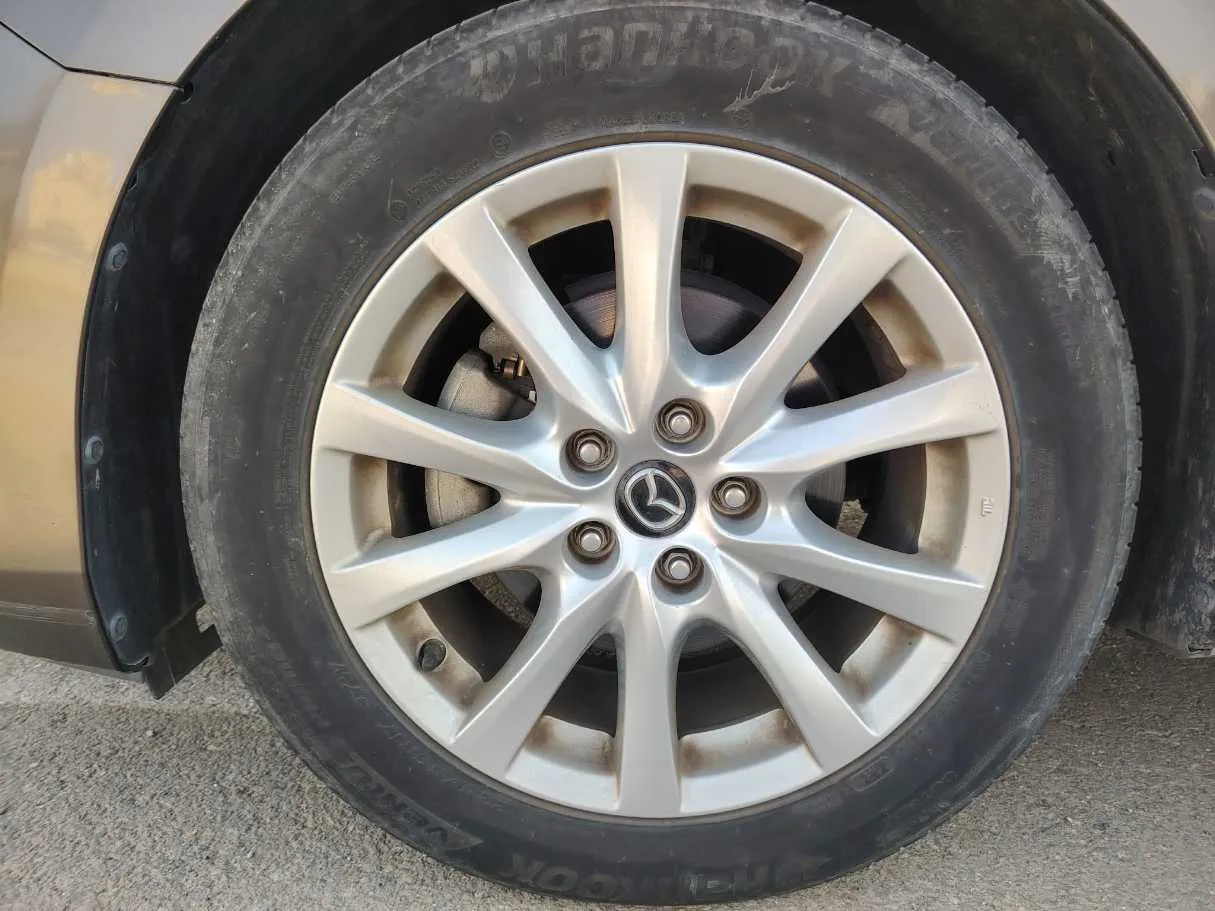Car image 10