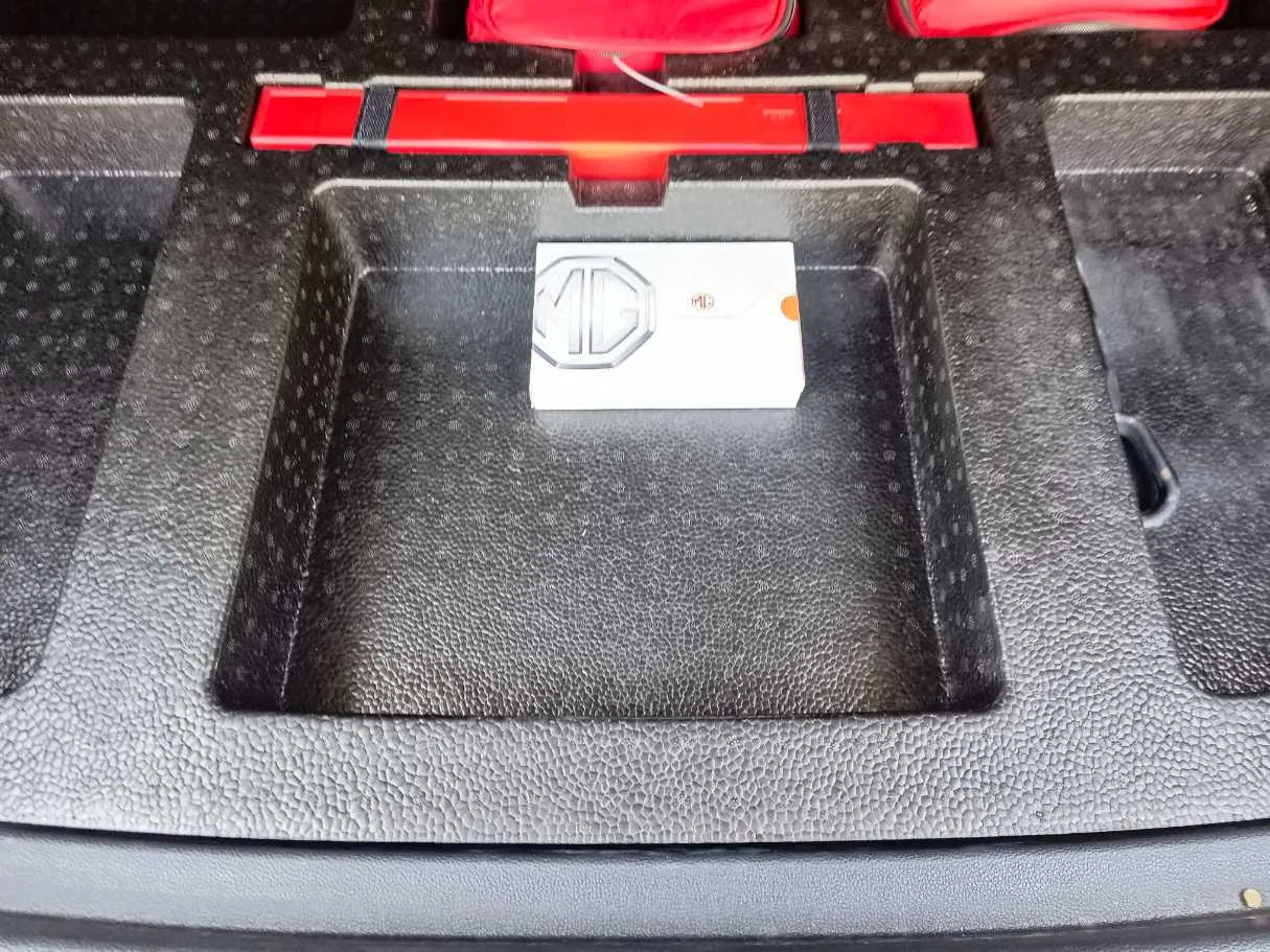 Car image 30