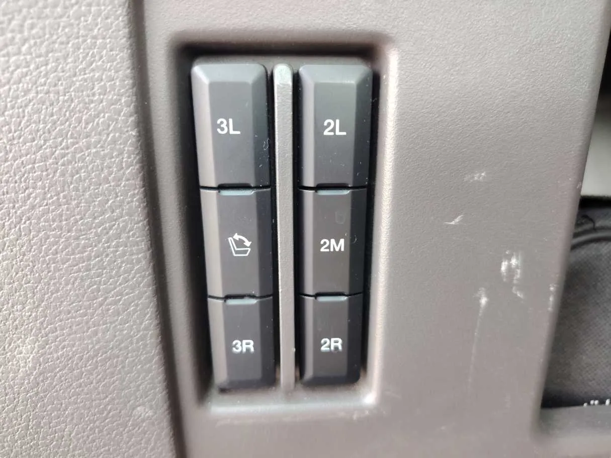 Car image 35