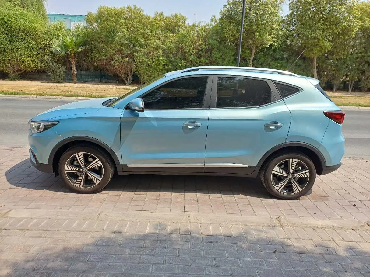 Car image 8