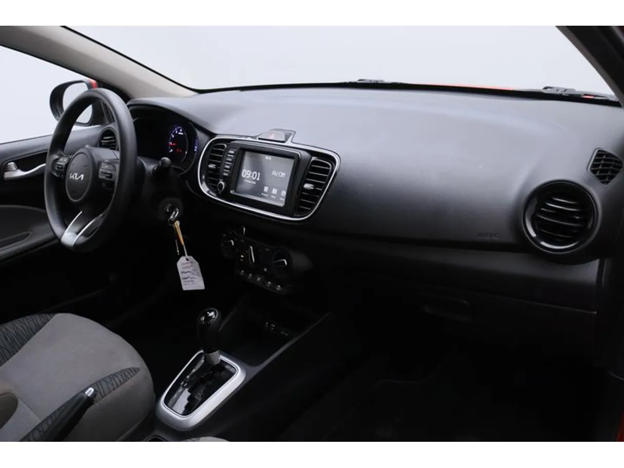 Car image 10