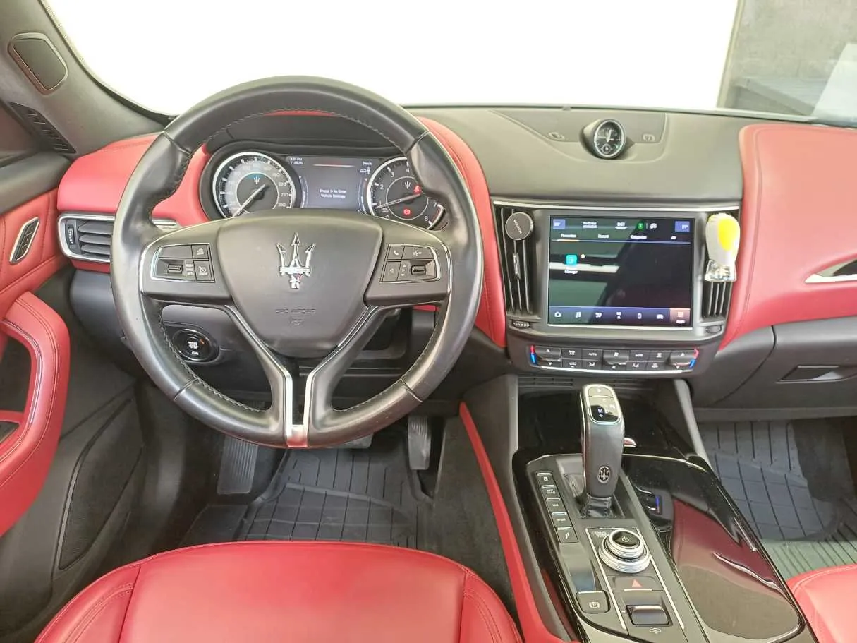 Car image 17
