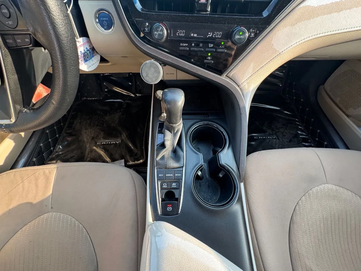 Car image 17
