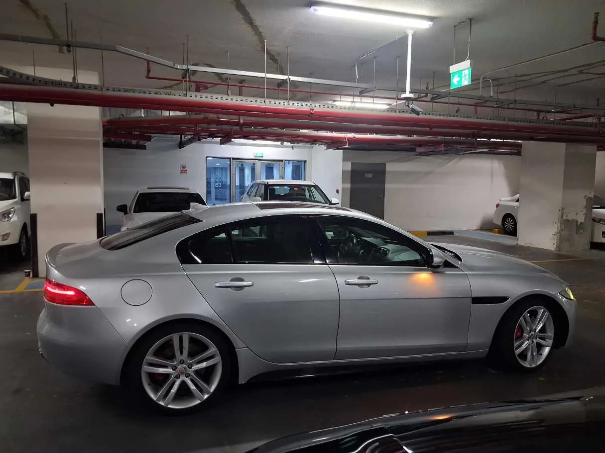 Car image 4