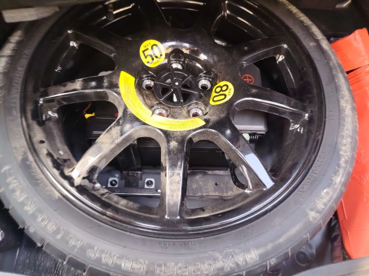 Car image 30